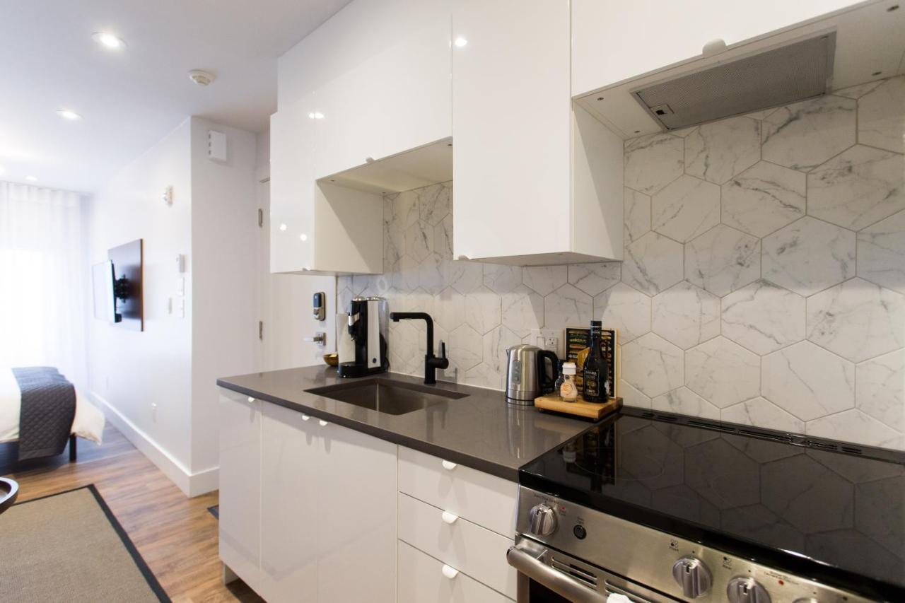 Blue Oasis Studio With Full Kitchen And Bath By Den Stays Montreal Bagian luar foto
