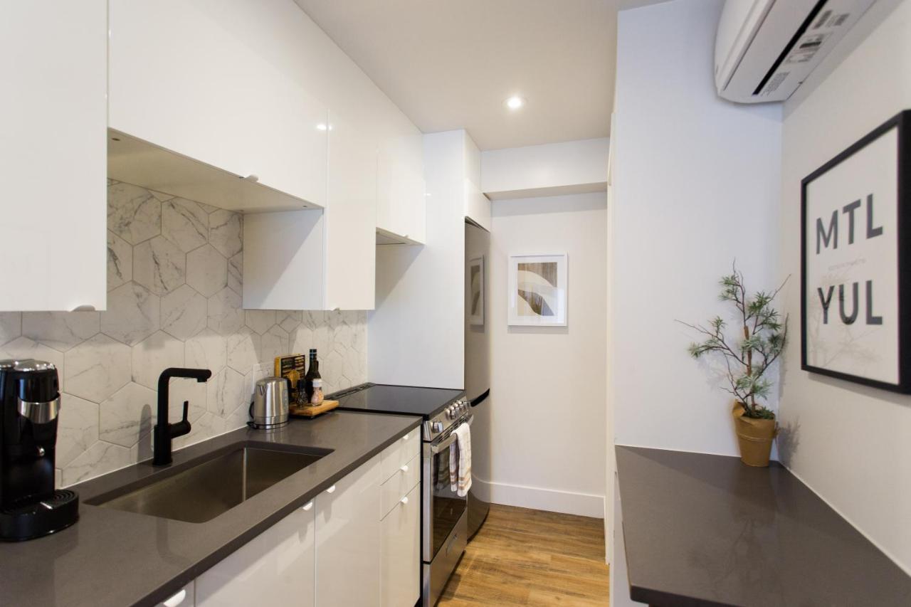 Blue Oasis Studio With Full Kitchen And Bath By Den Stays Montreal Bagian luar foto