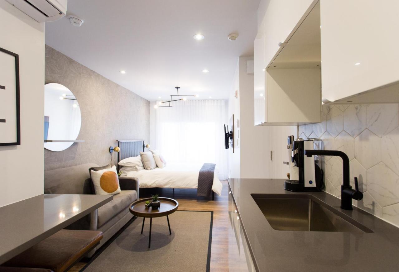Blue Oasis Studio With Full Kitchen And Bath By Den Stays Montreal Bagian luar foto